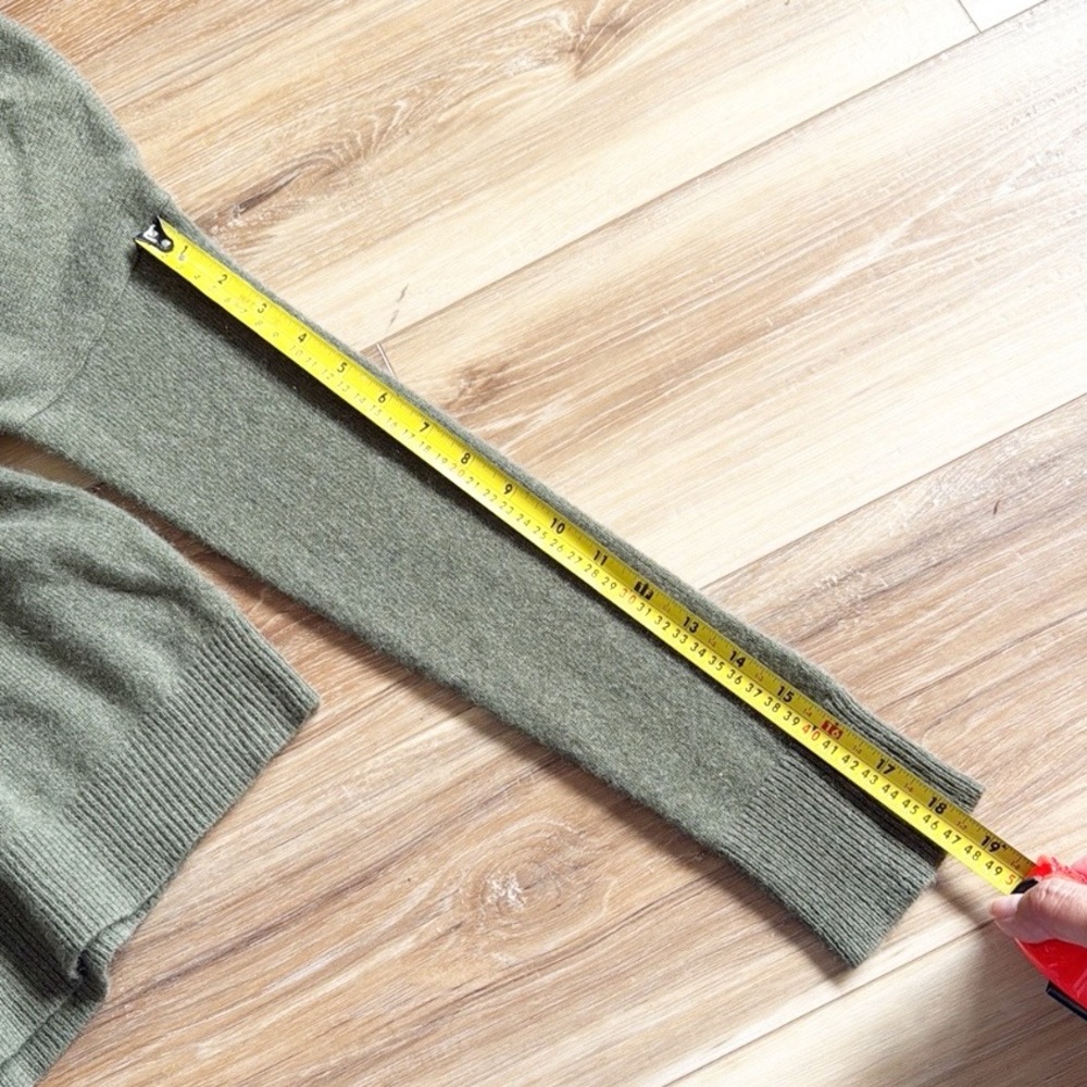 100% Cashmere Olive Green V-Neck Women's Sweater - Picture 4 of 16